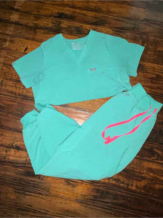 Figs Pants - FIGS surgical green scrub set